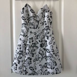 alice + olivia tayla structured lantern mini dress